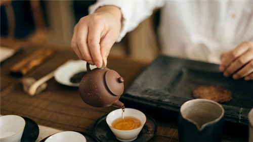 Pha trà “chuẩn Nhật” với nước điện giải từ máy lọc nước ion kiềm Pha trà “chuẩn Nhật” với nước điện giải từ máy lọc nước ion kiềm